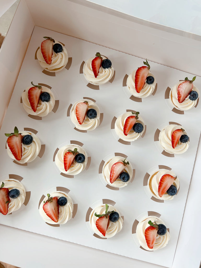 16 Mini Cupcakes (Kid Friendly)