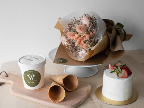 Stay Home Cake Bundle (Preserved Flowers)