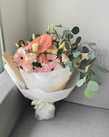 Fresh Flower Bouquet: Pastel Peaches