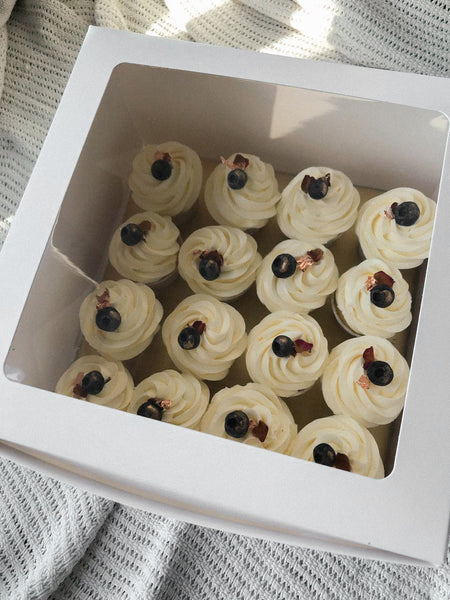 16 Mini Cupcakes (Kid Friendly)