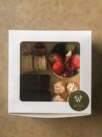 Deluxe Oasis Bundle (With Macarons)