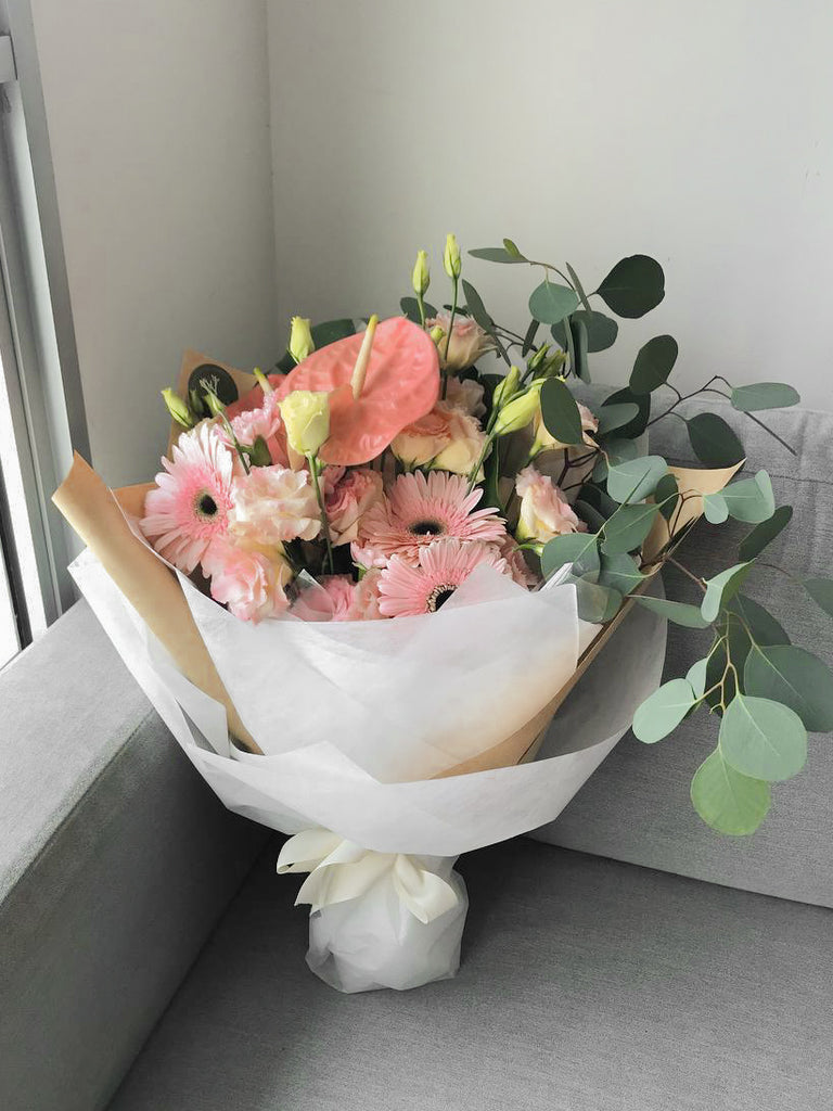 Fresh Blooms: Pastel Peaches