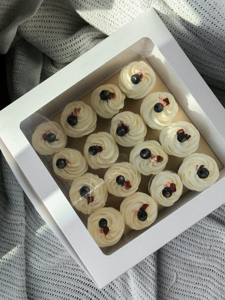 16 Mini Cupcakes (Kid Friendly)